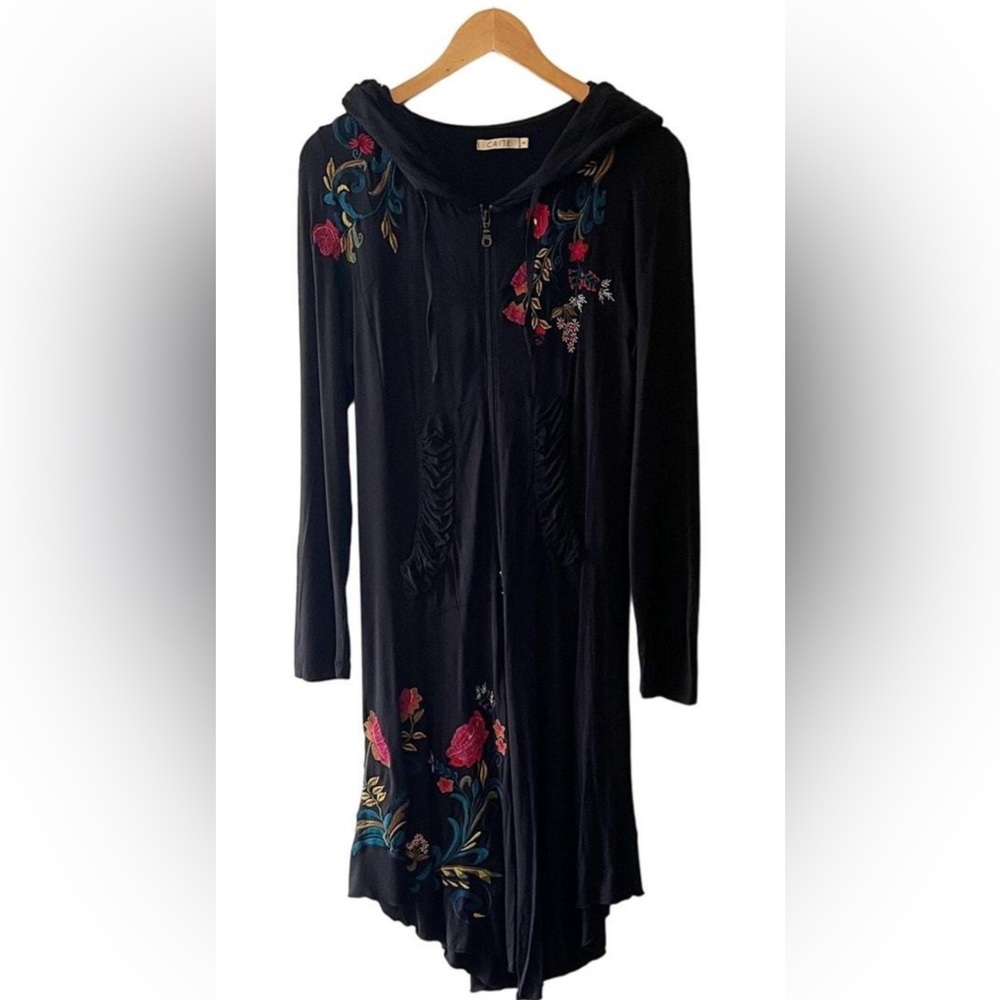 CAITE Women's Black Sweatshirt boho